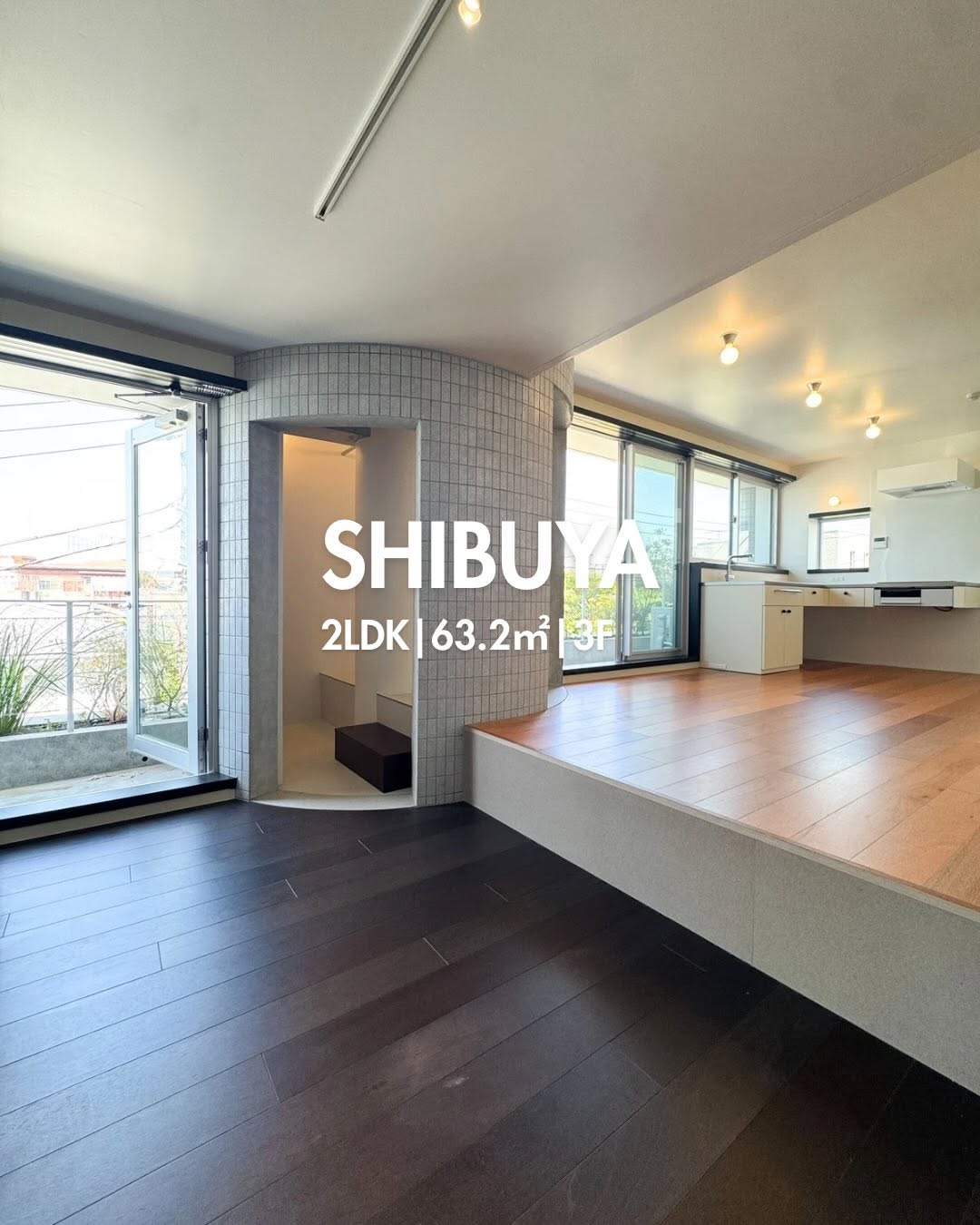 建築誌の表紙も飾った、モダンな外観が目を惹く新築デザイナーズ。